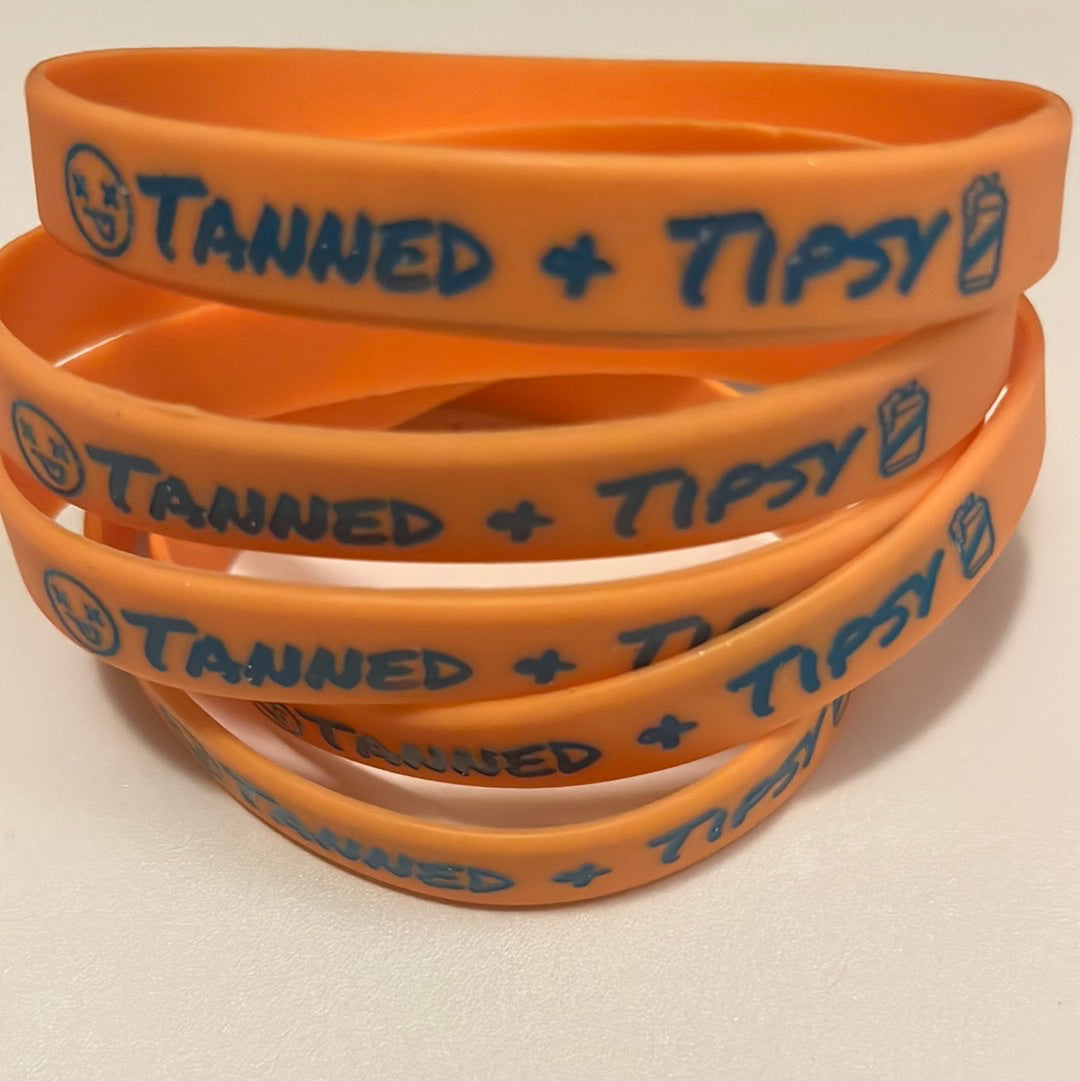 😵Tanned & Tipsy🍺