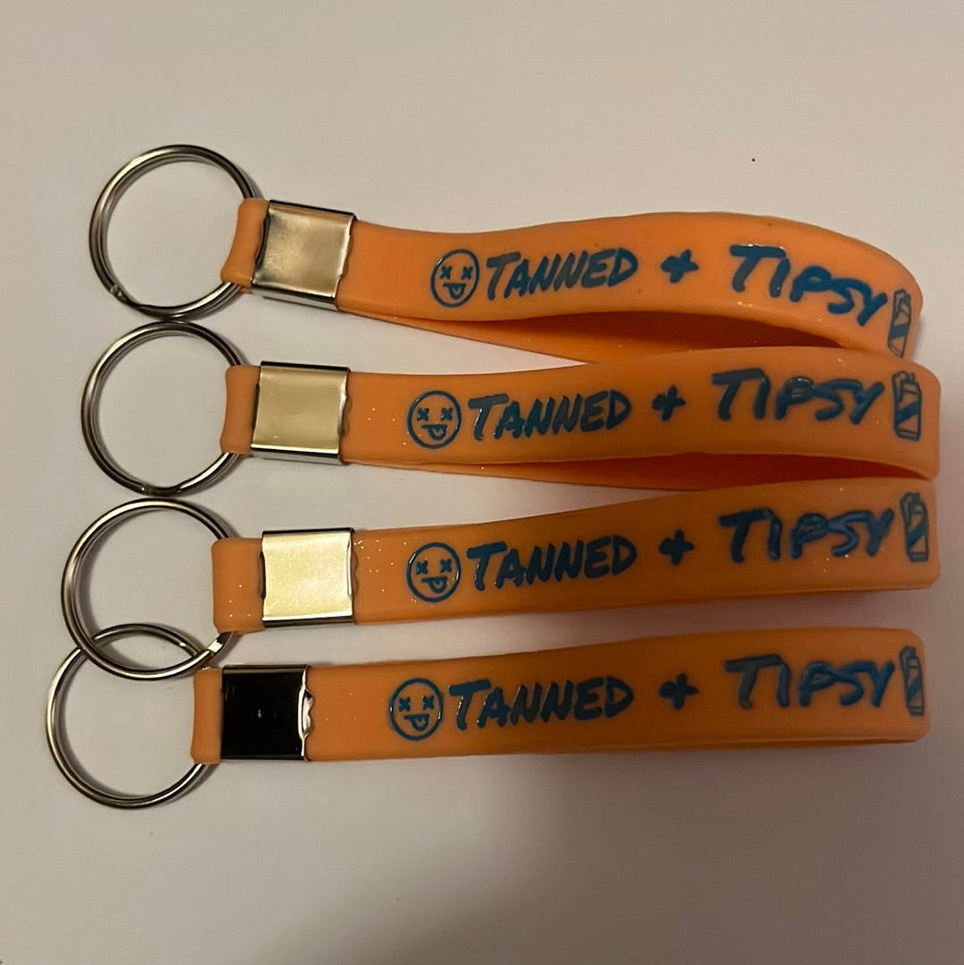 😵Tanned & Tipsy 🍺 keychain